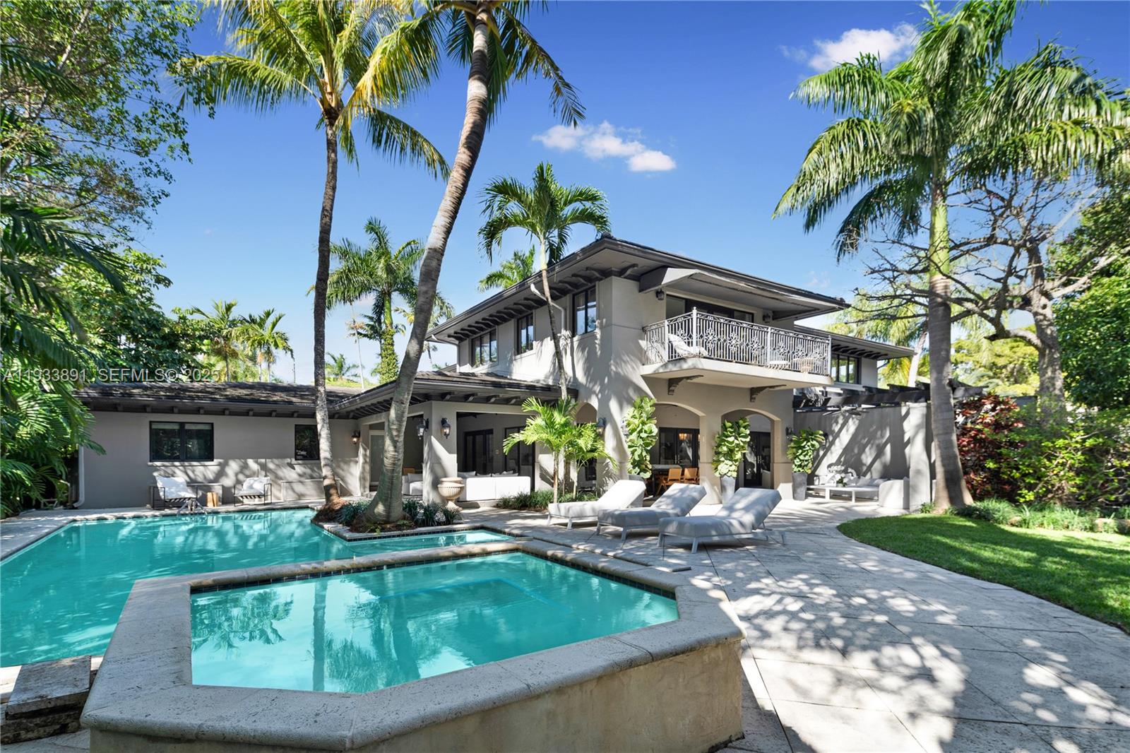 5077 N Bay Rd Miami Beach, FL 33140