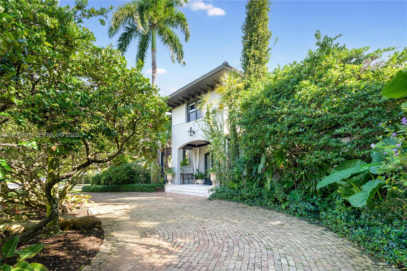 5077 N Bay Rd Miami Beach, FL 33140