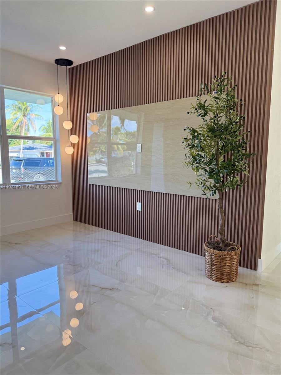 260 NW 119th St Miami, FL 33168