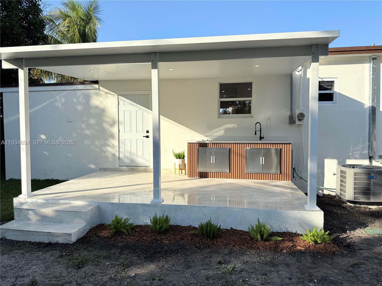 260 NW 119th St Miami, FL 33168