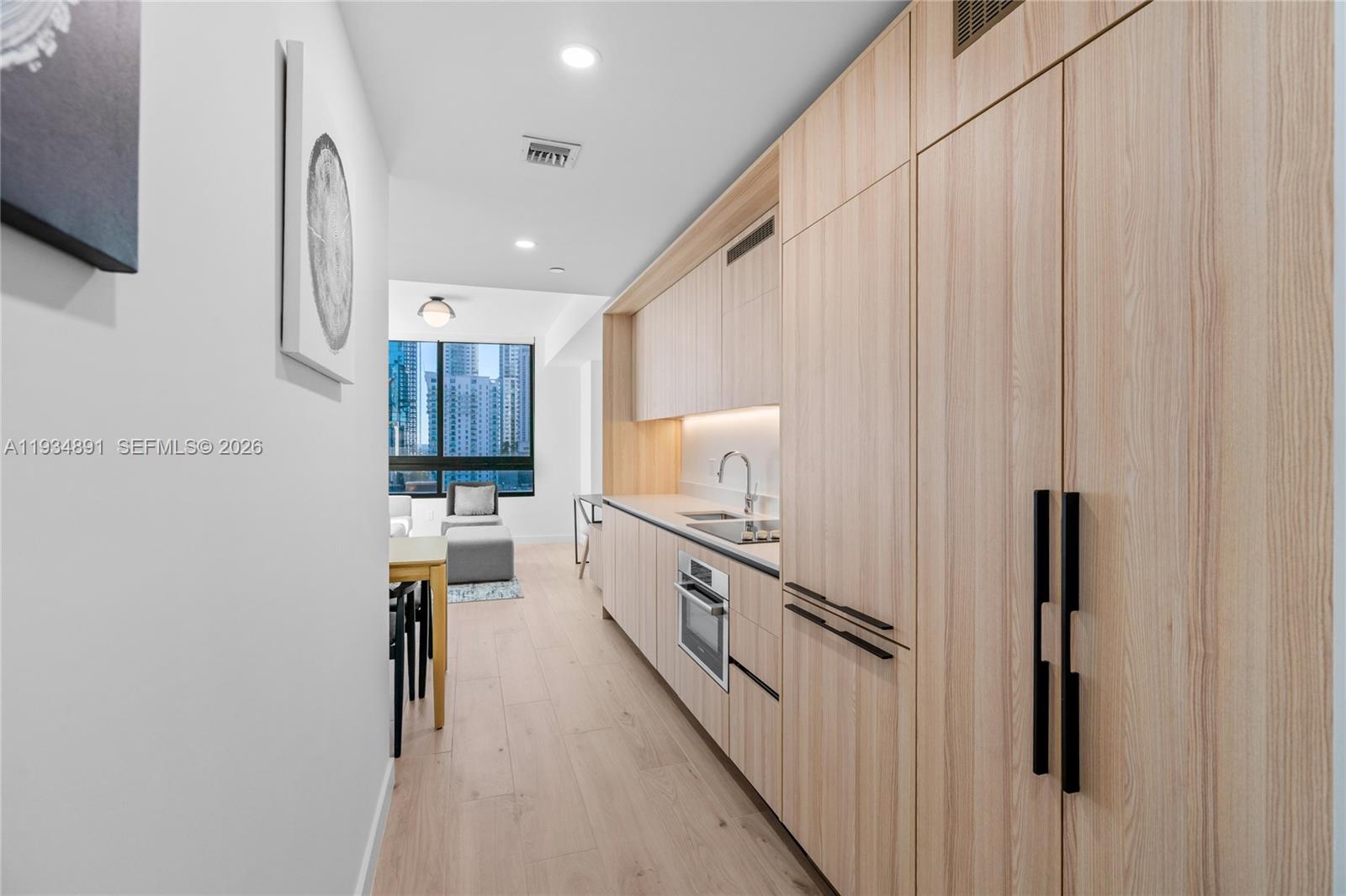 225 N Miami Ave #1405 Miami, FL 33132