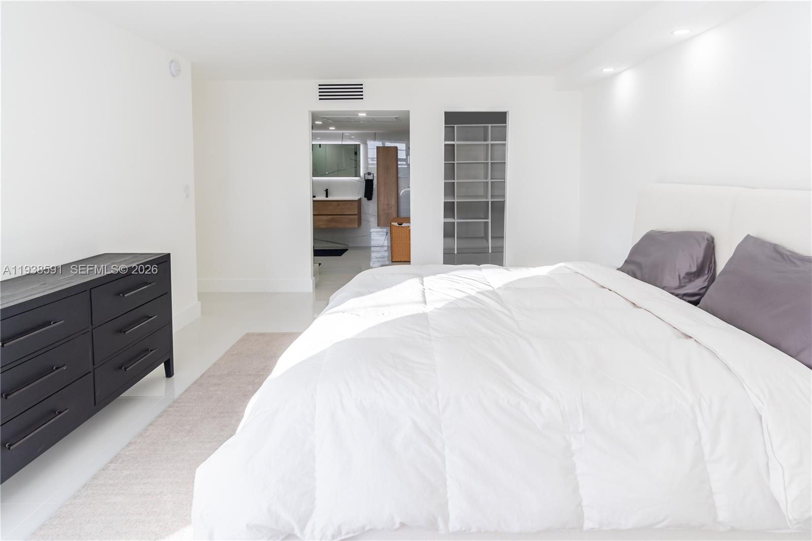 5701 Collins Ave #601 Miami Beach, FL 33140