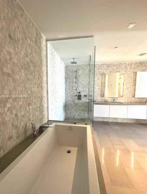 68 SE 6th St #2507 Miami, FL 33131