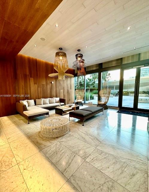 68 SE 6th St #2507 Miami, FL 33131