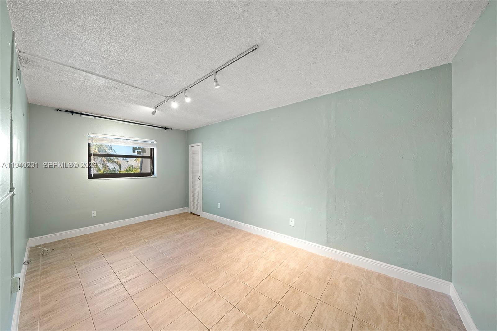 230 Sunrise Dr #5 Key Biscayne, FL 33149