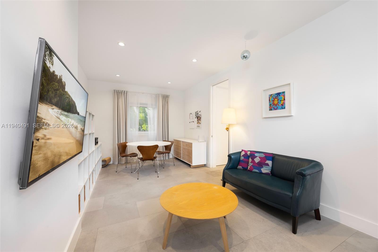 3655 Avocado Ave Coconut Grove, FL 33133