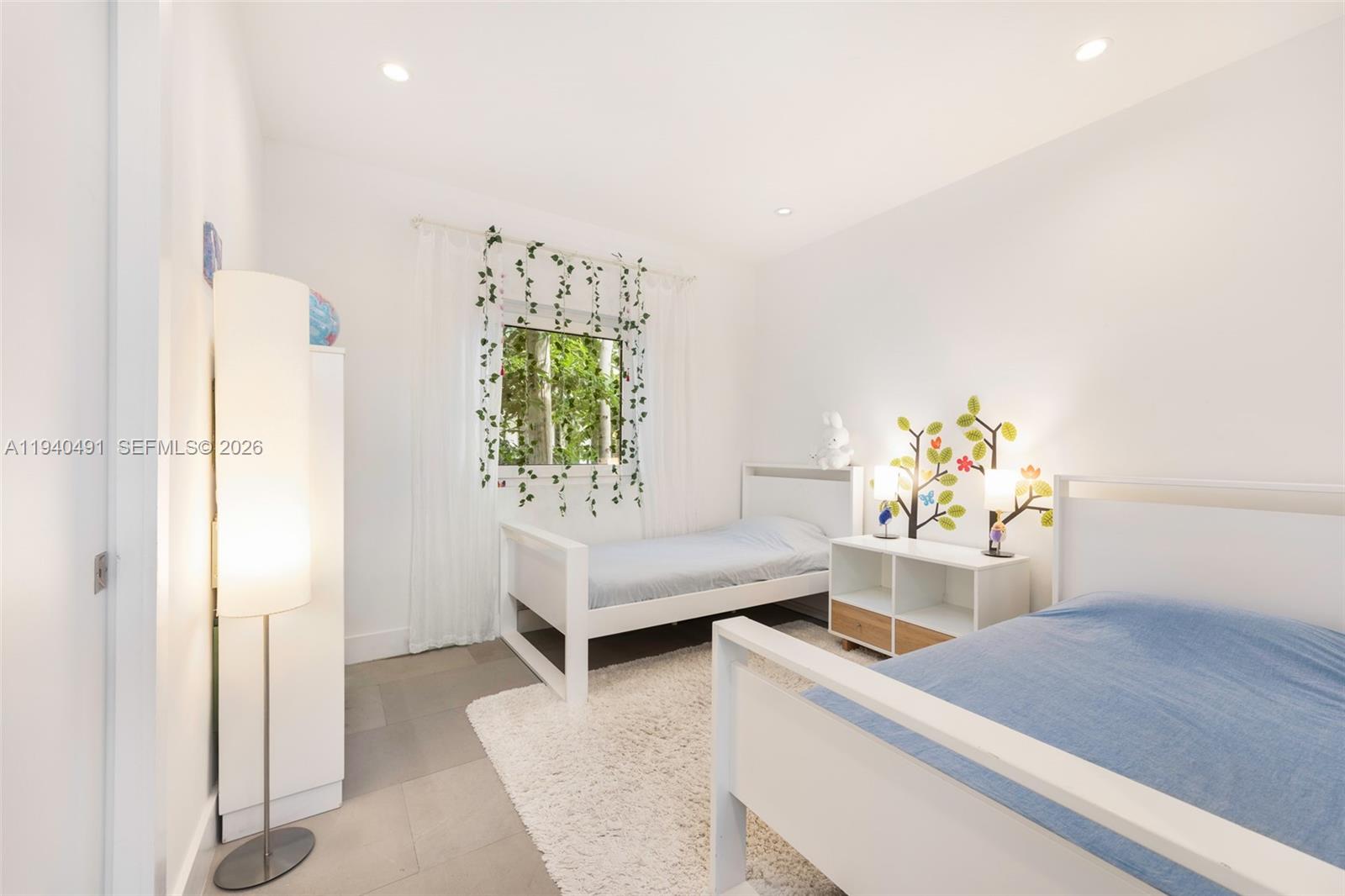 3655 Avocado Ave Coconut Grove, FL 33133