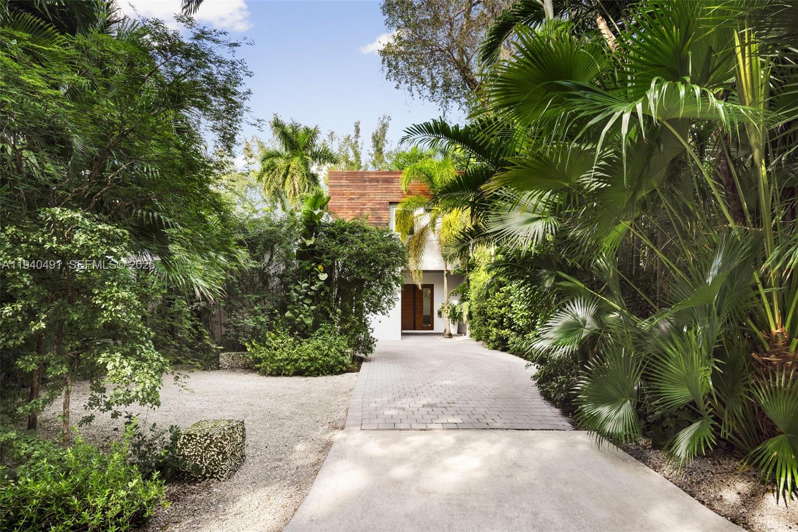 3655 Avocado Ave Coconut Grove, FL 33133