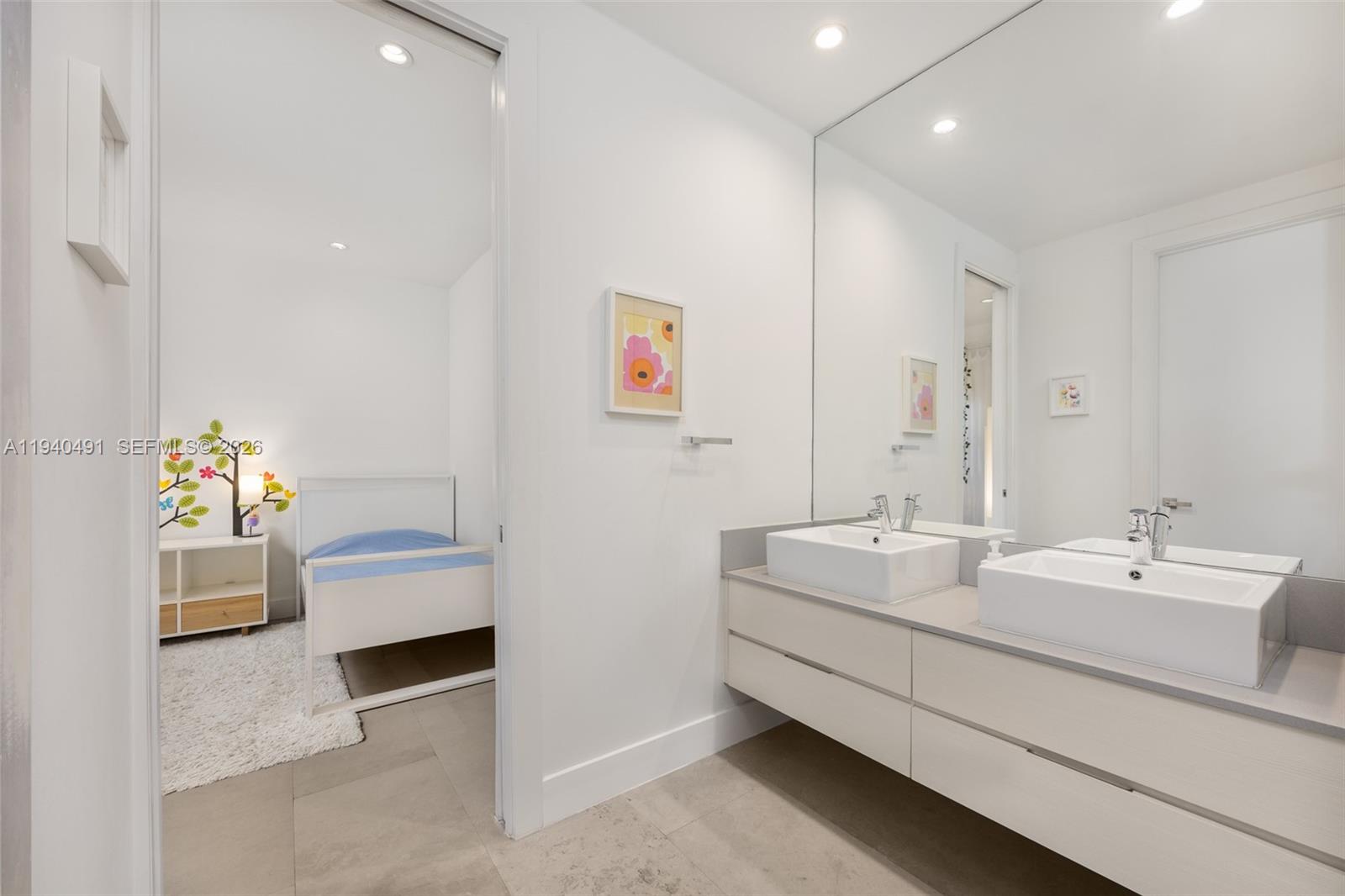 3655 Avocado Ave Coconut Grove, FL 33133