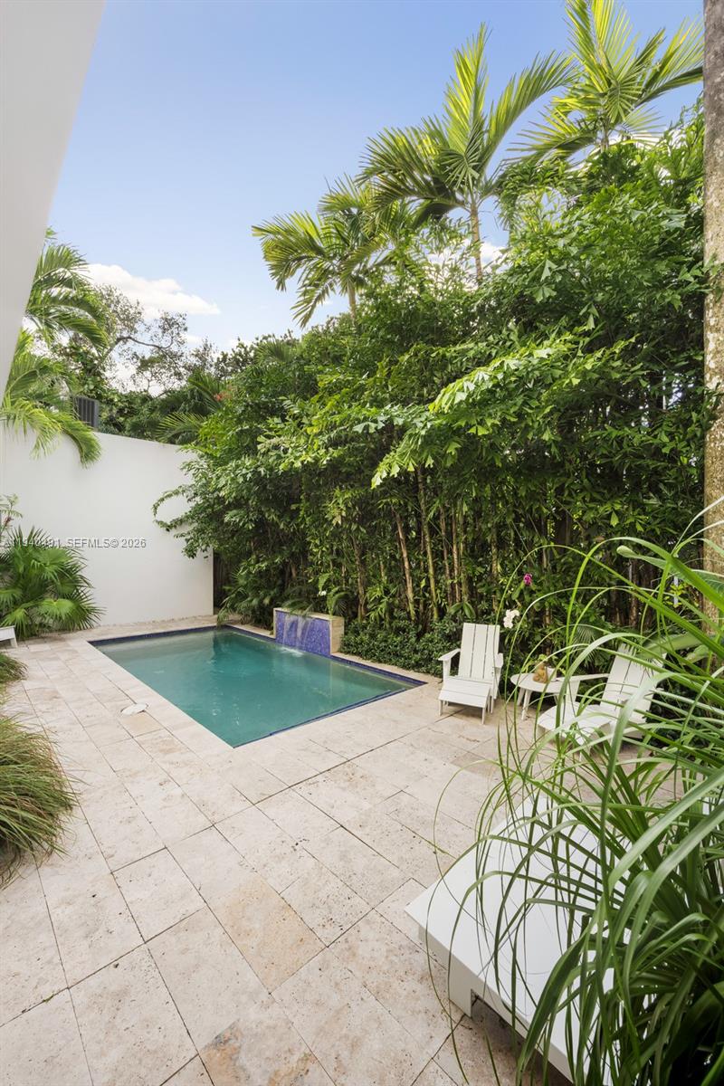 3655 Avocado Ave Coconut Grove, FL 33133