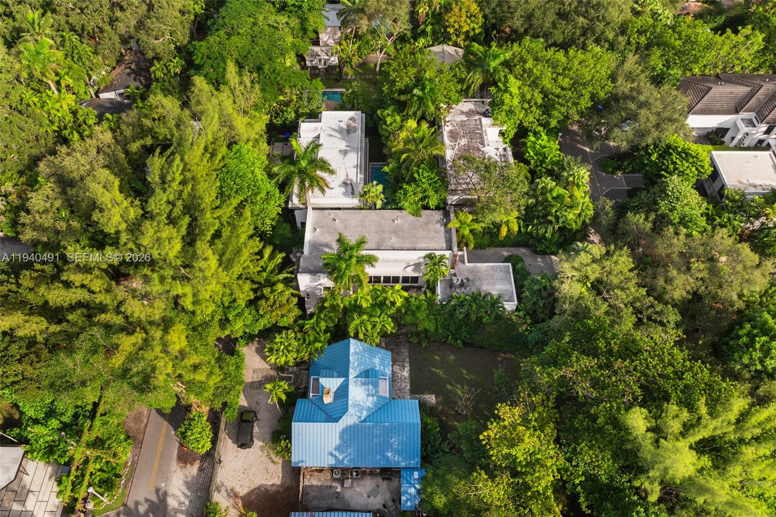 3655 Avocado Ave Coconut Grove, FL 33133