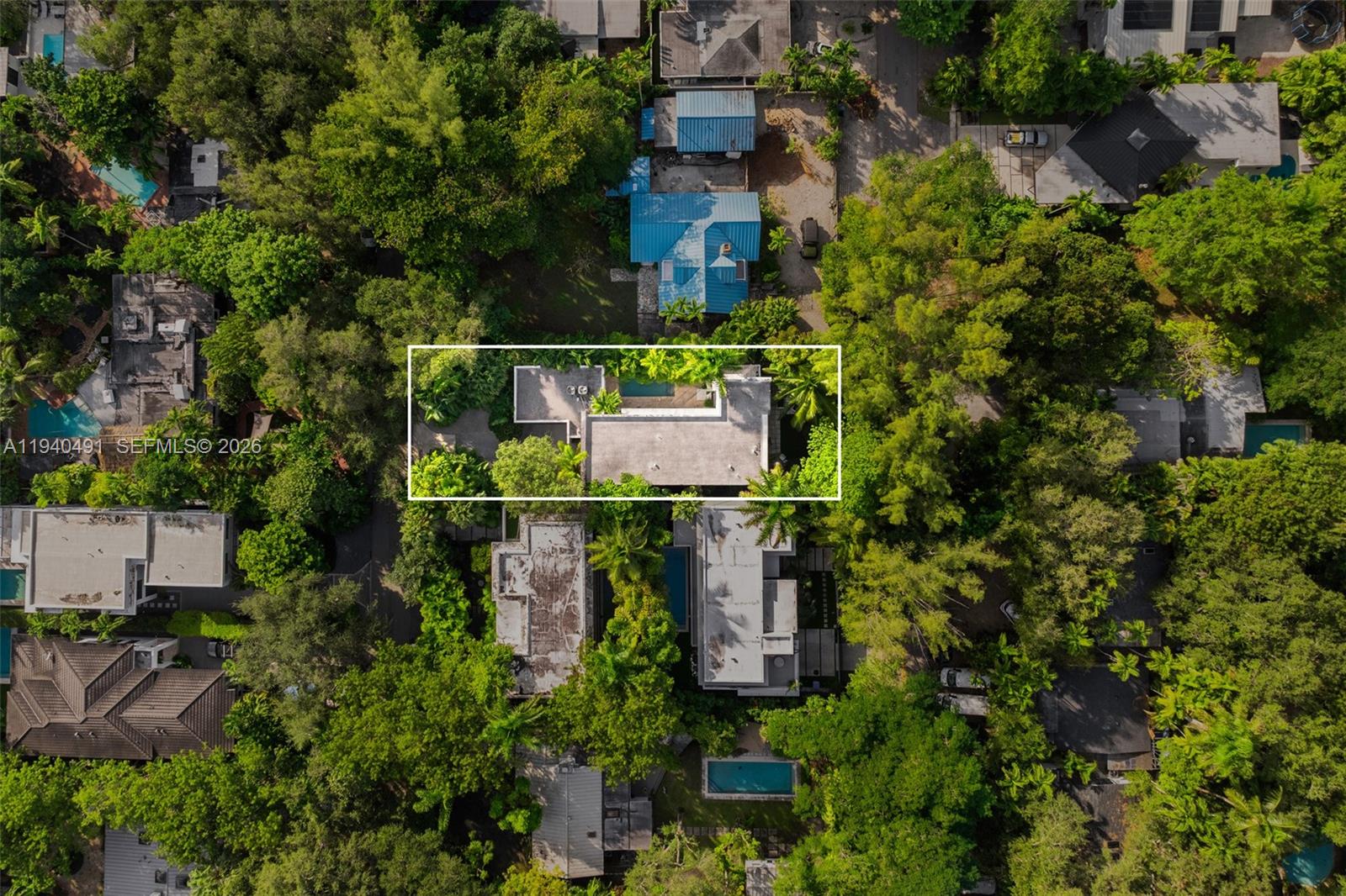 3655 Avocado Ave Coconut Grove, FL 33133