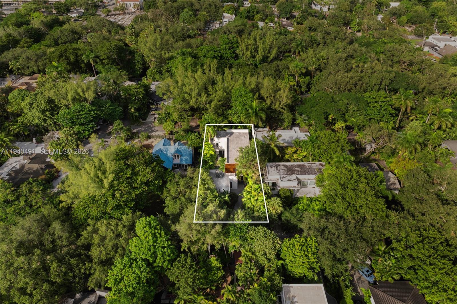 3655 Avocado Ave Coconut Grove, FL 33133