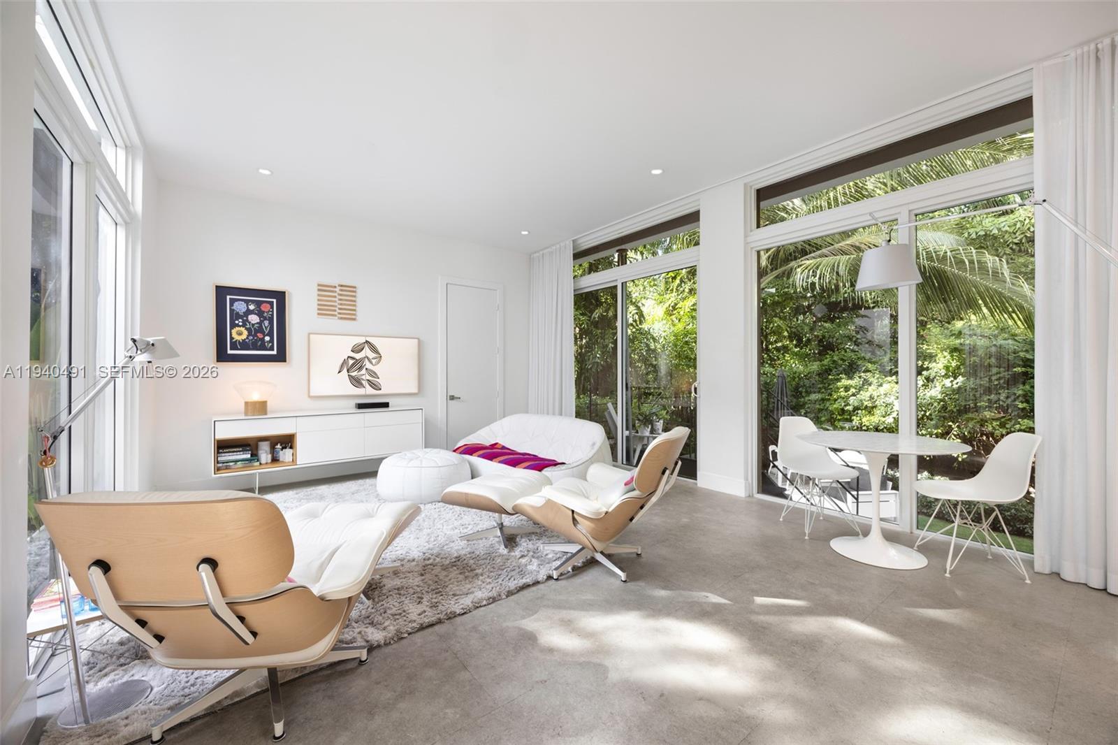 3655 Avocado Ave Coconut Grove, FL 33133