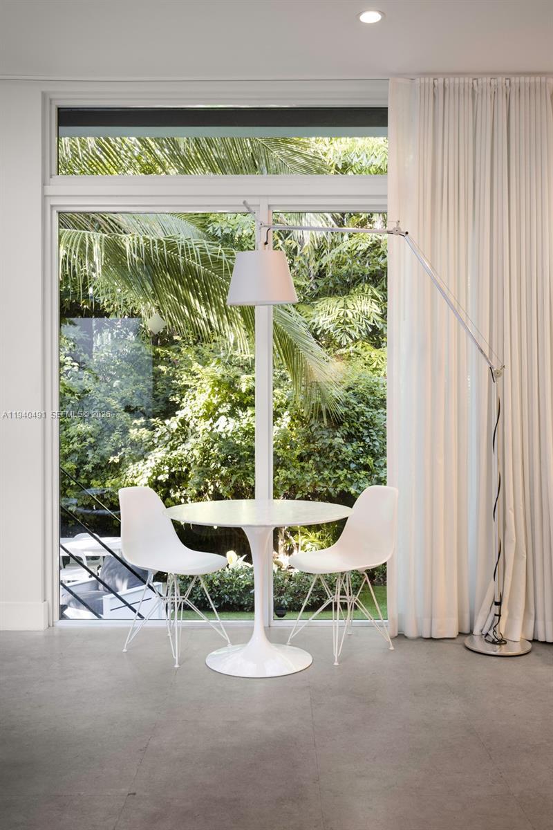 3655 Avocado Ave Coconut Grove, FL 33133