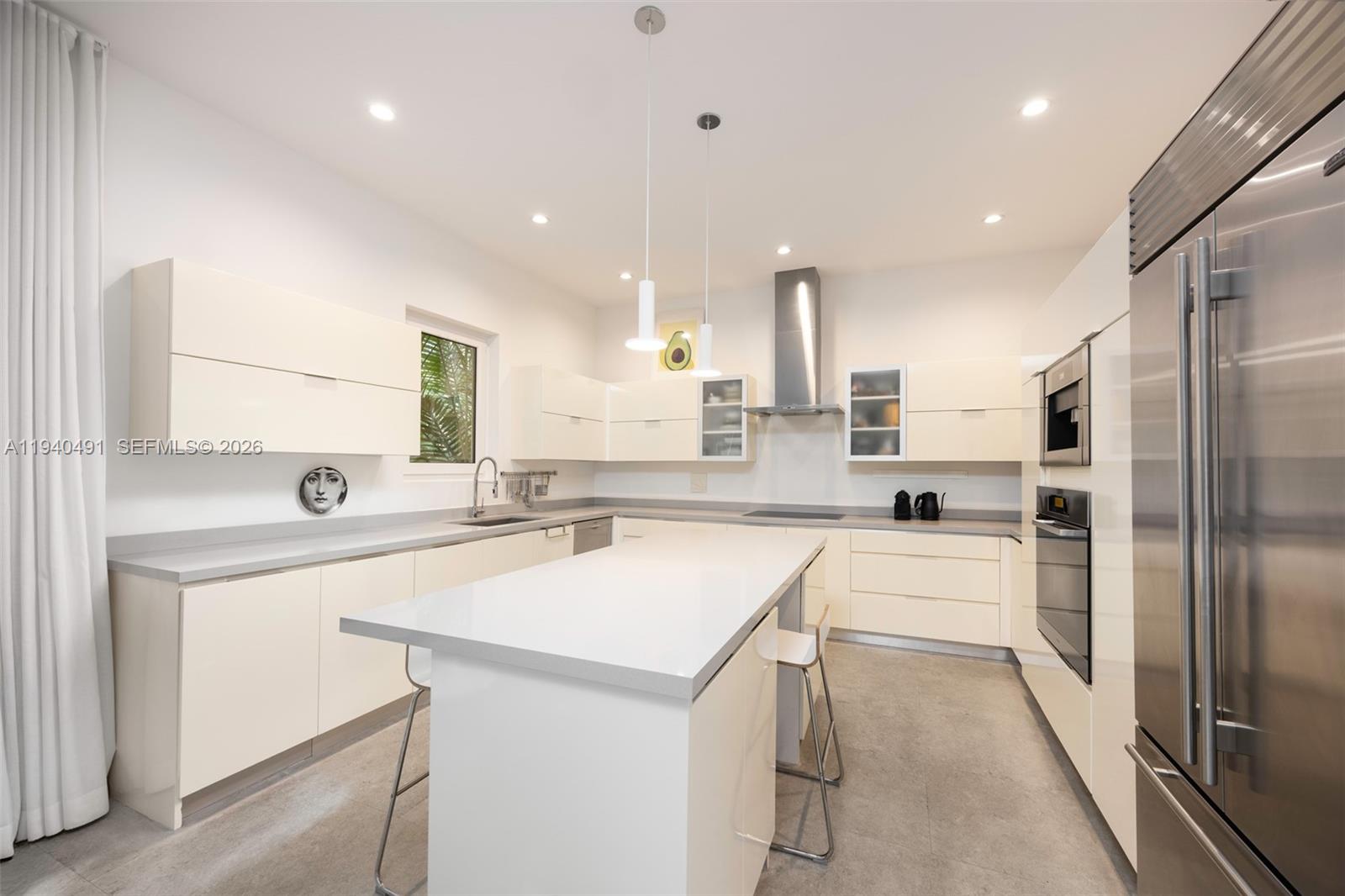 3655 Avocado Ave Coconut Grove, FL 33133