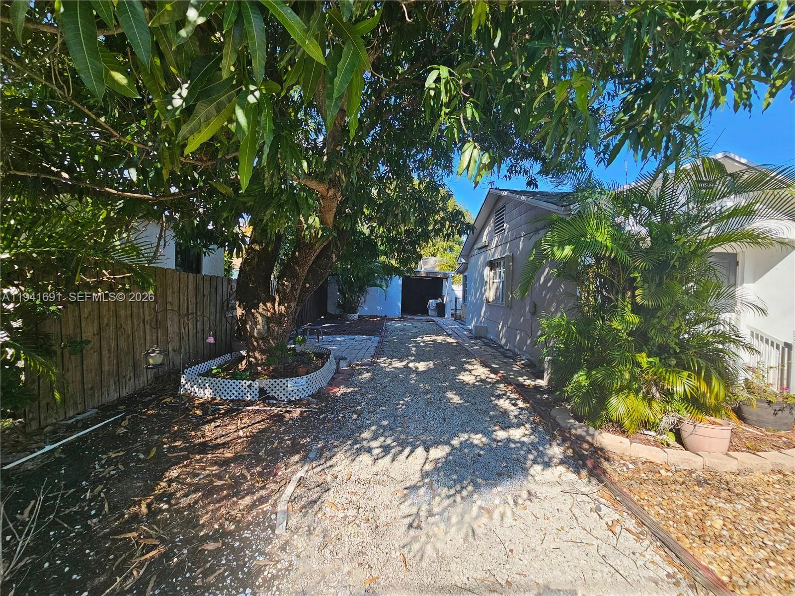 3015 SW 24th Ter Miami, FL 33145