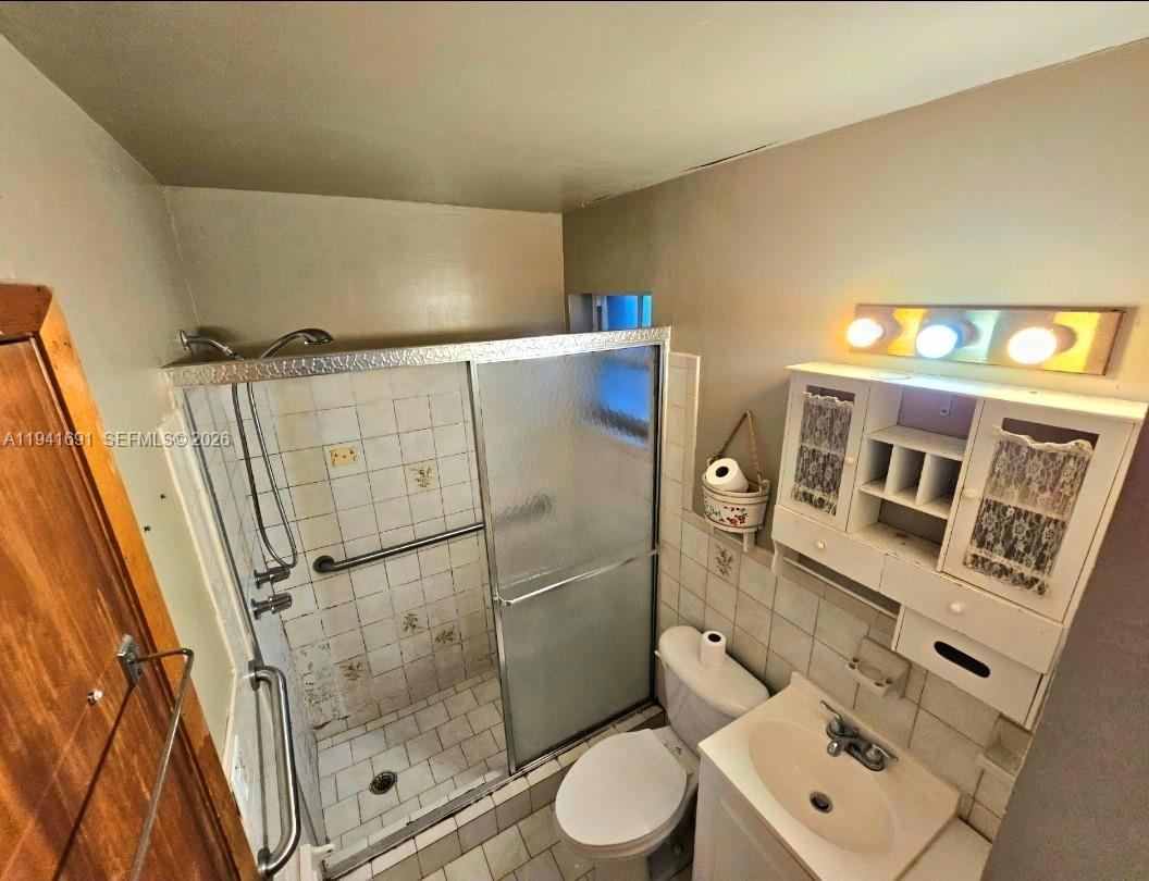 3015 SW 24th Ter Miami, FL 33145