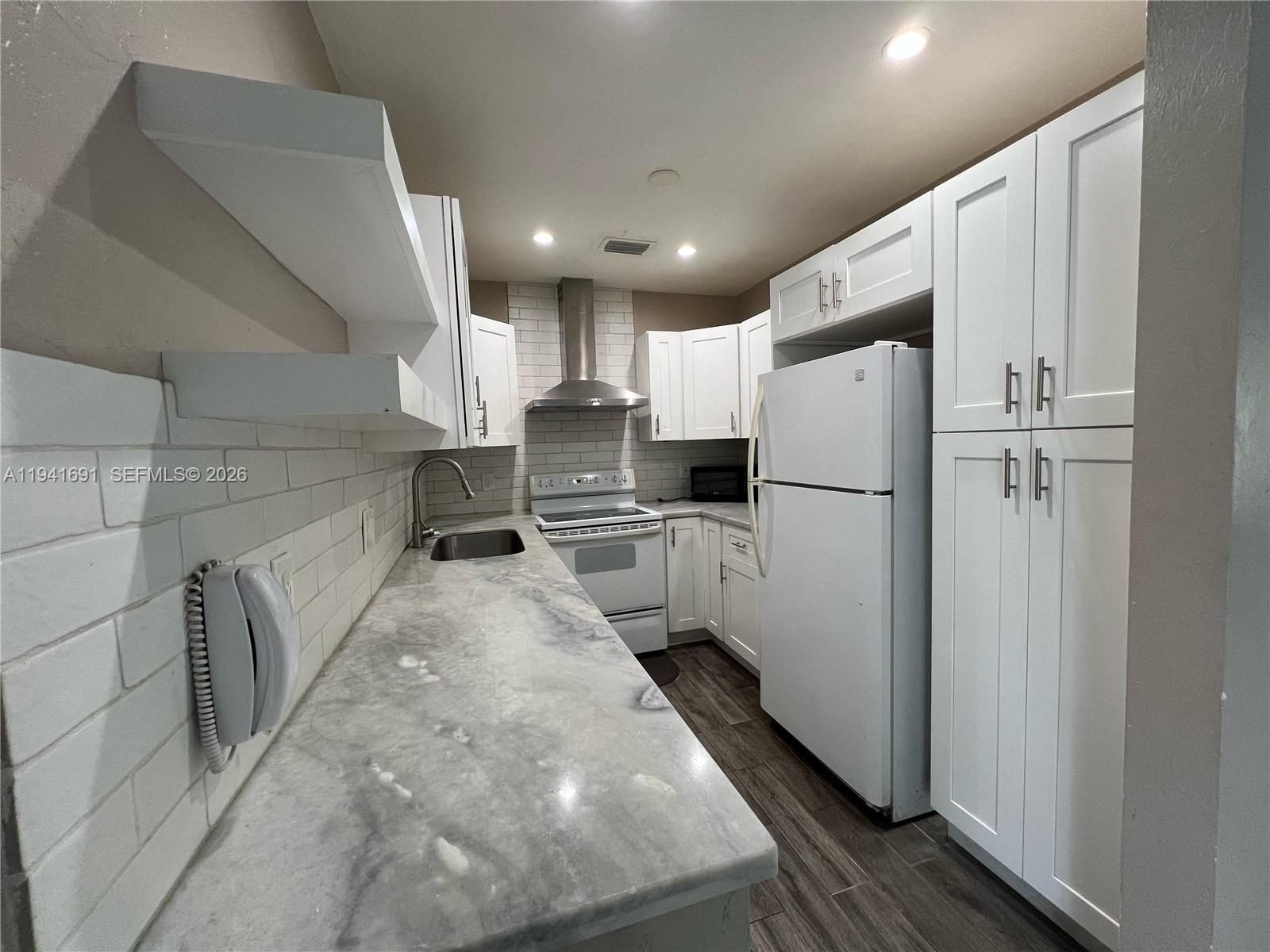 3015 SW 24th Ter Miami, FL 33145