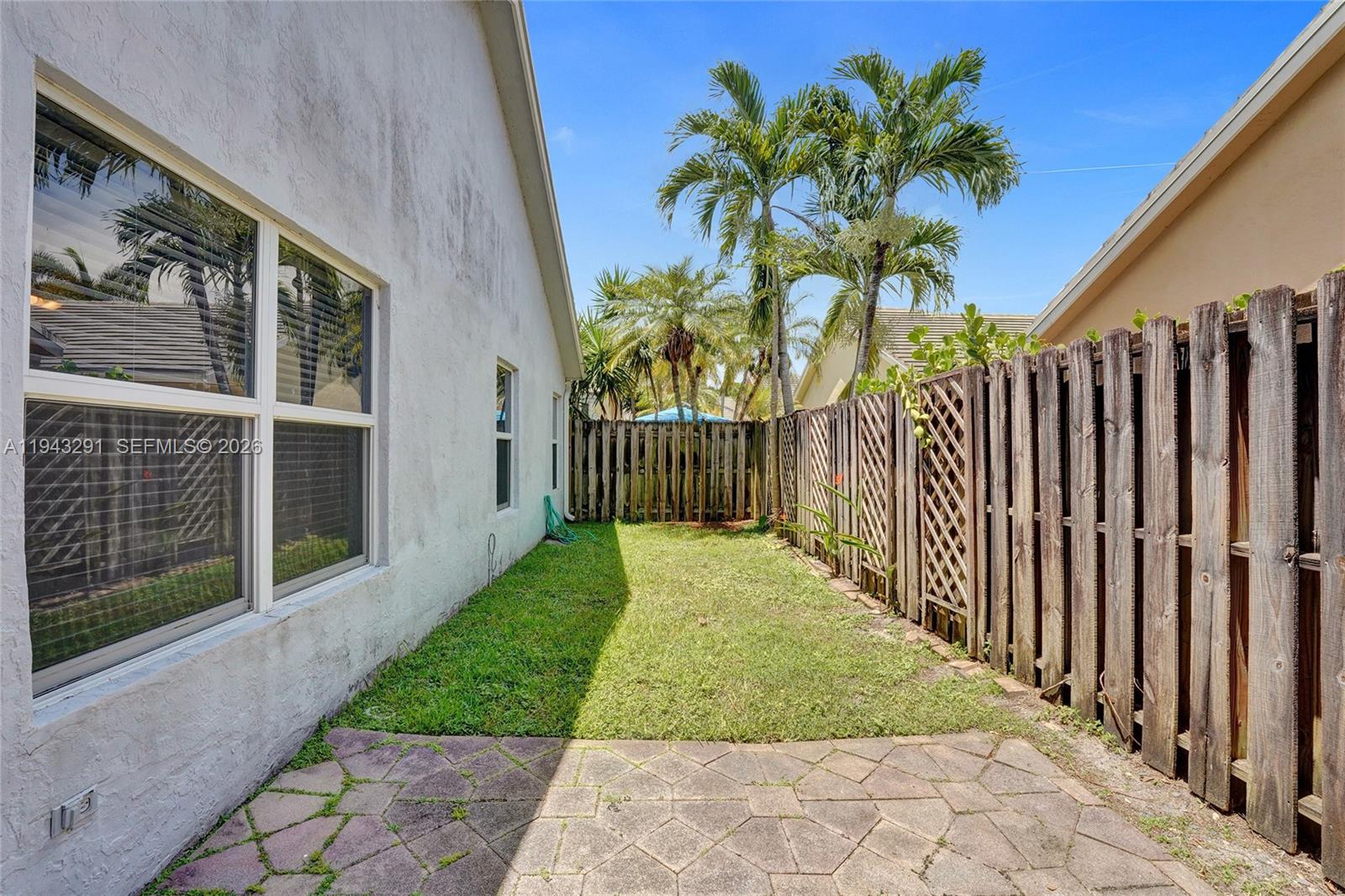 2702 Arborwood Rd Davie, FL 33328