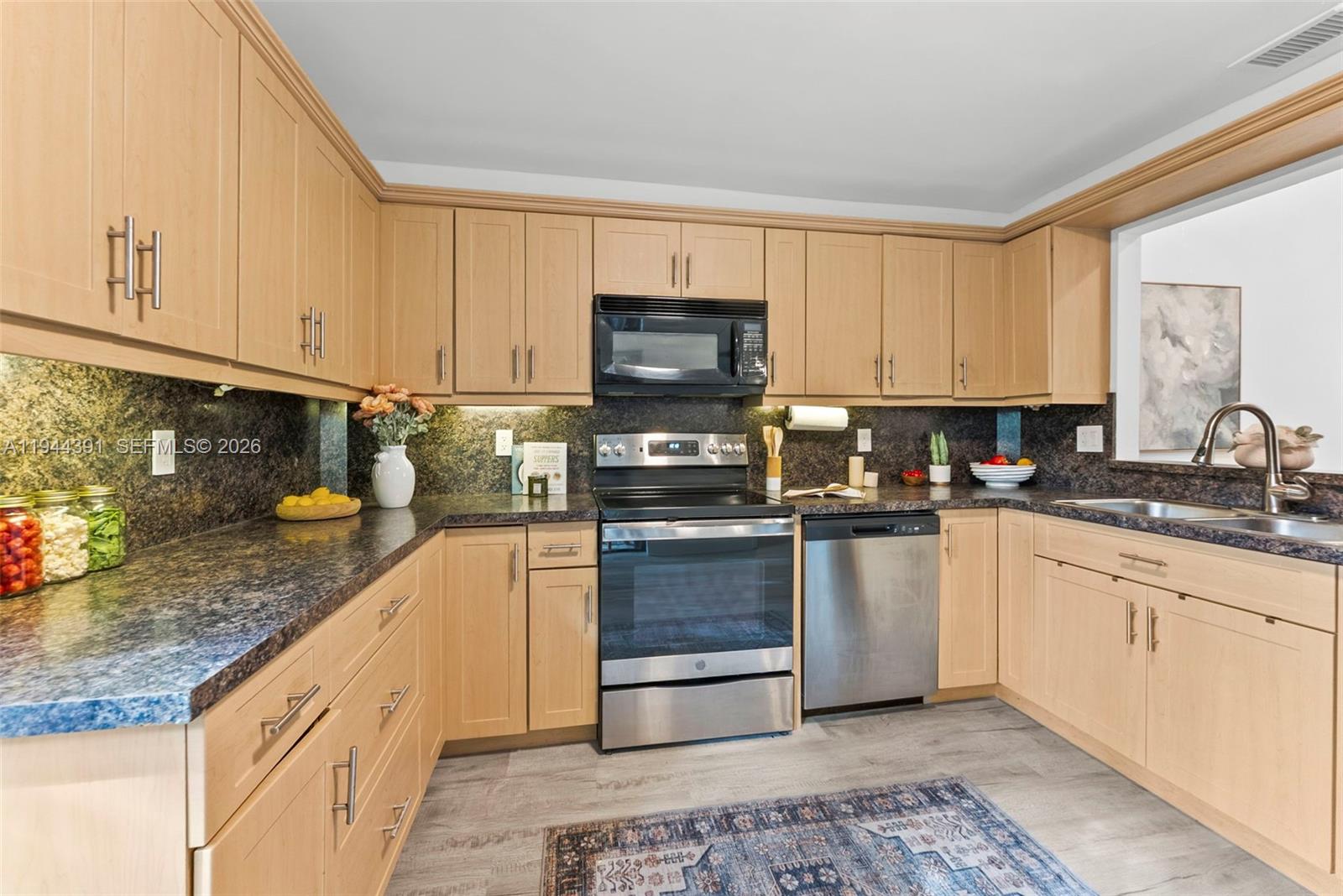 311 City Vw Dr Fort Lauderdale, FL 33311