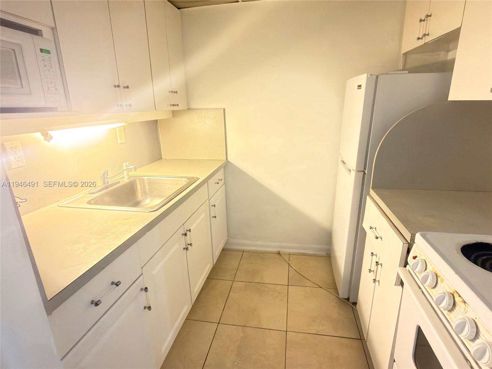 2000 Biarritz Dr #202 Miami Beach, FL 33141