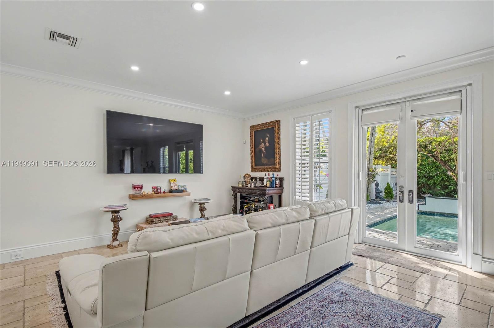 10530 SW 77th Ave #1 Pinecrest, FL 33156