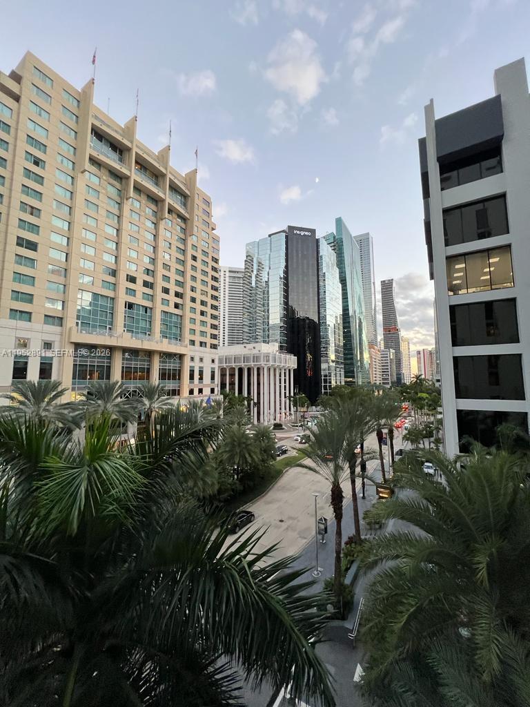 1050 Brickell Ave #1812