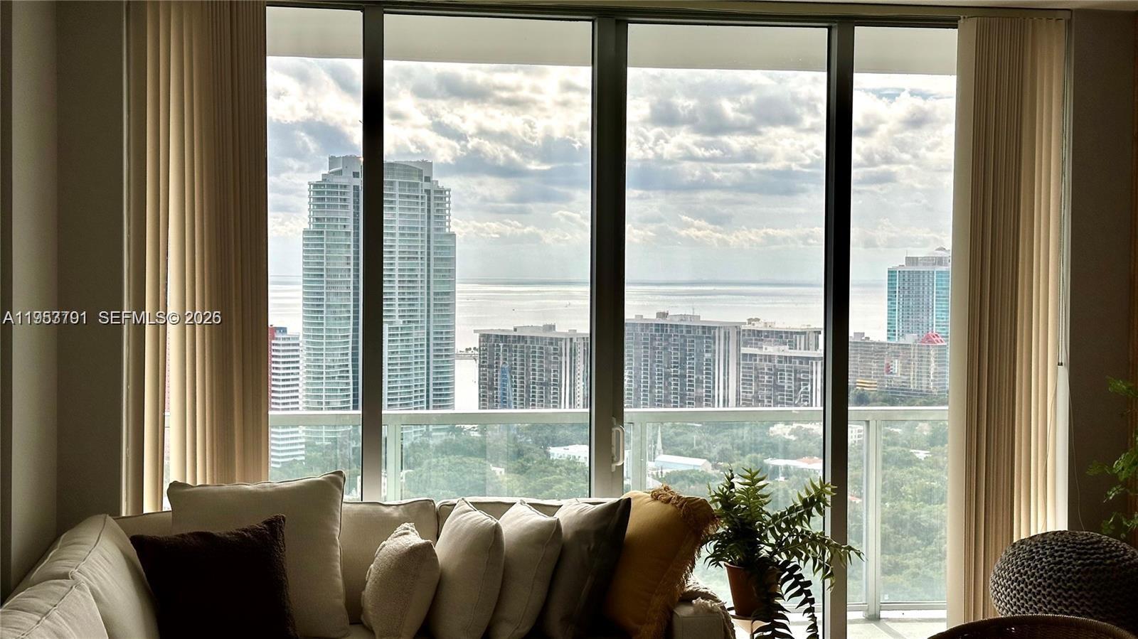 image Axis on Brickell South3