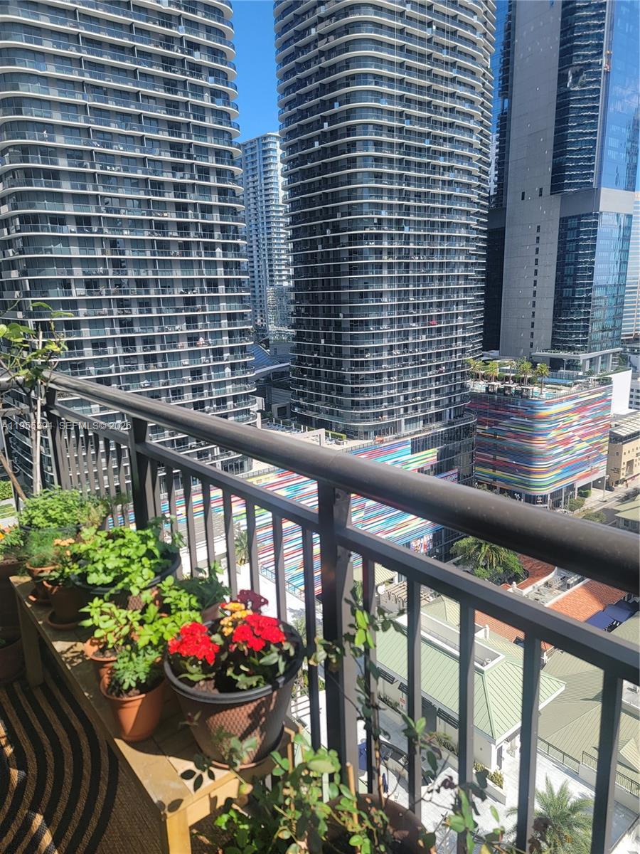 image Nine at Mary Brickell Village13