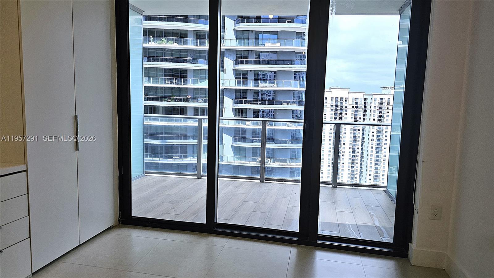 image 1010 Brickell30