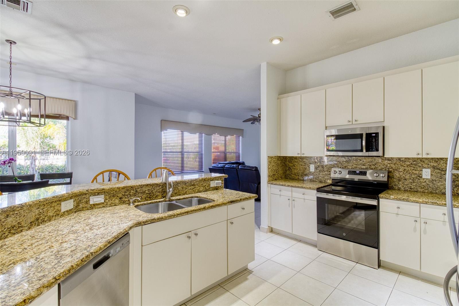 15959 SW 6th St Pembroke Pines, FL 33027