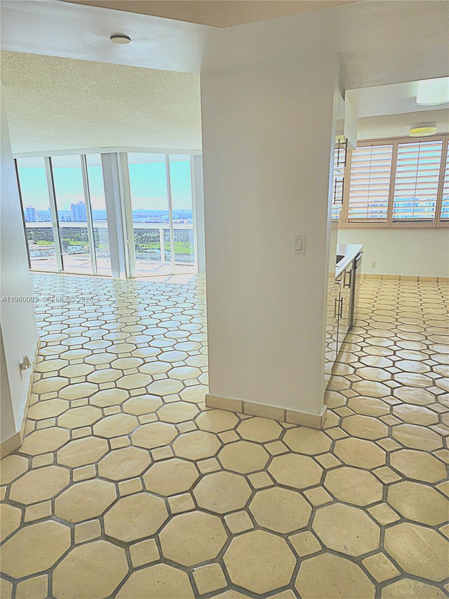 20185 E Country Clb Dr #2505 Aventura, FL 33180