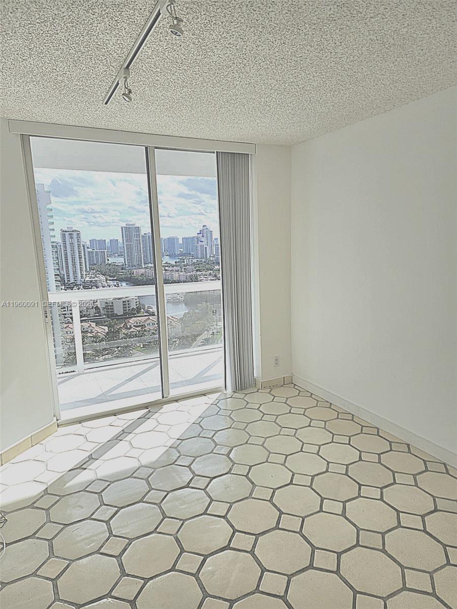 20185 E Country Clb Dr #2505 Aventura, FL 33180