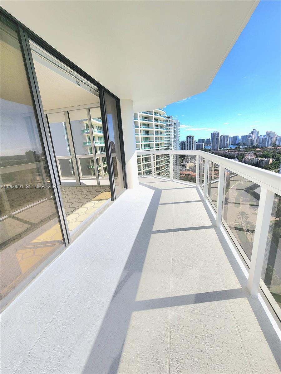 20185 E Country Clb Dr #2505 Aventura, FL 33180