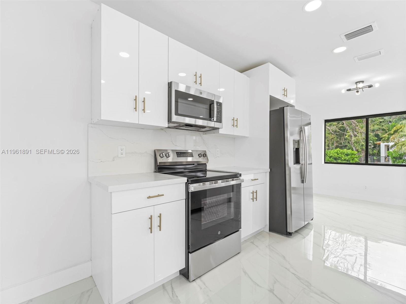 2500 SW 23rd Ter Miami, FL 33145