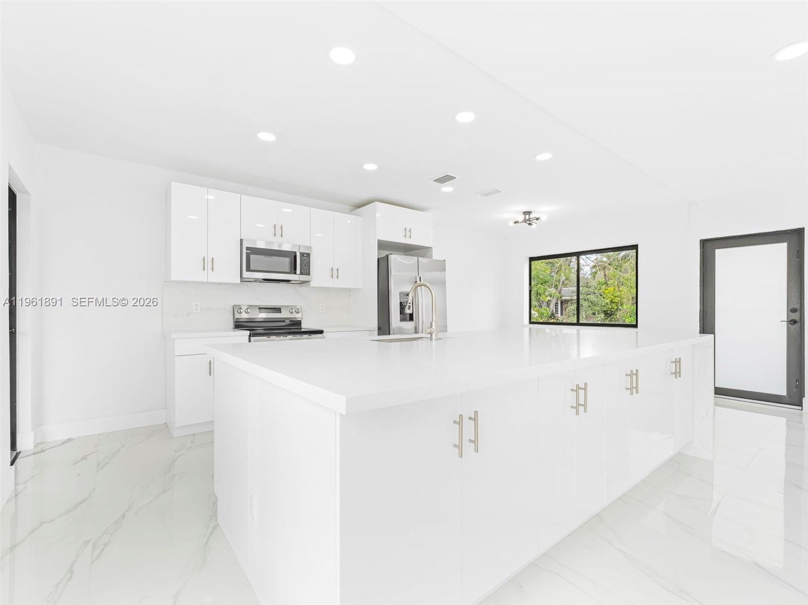 2500 SW 23rd Ter Miami, FL 33145