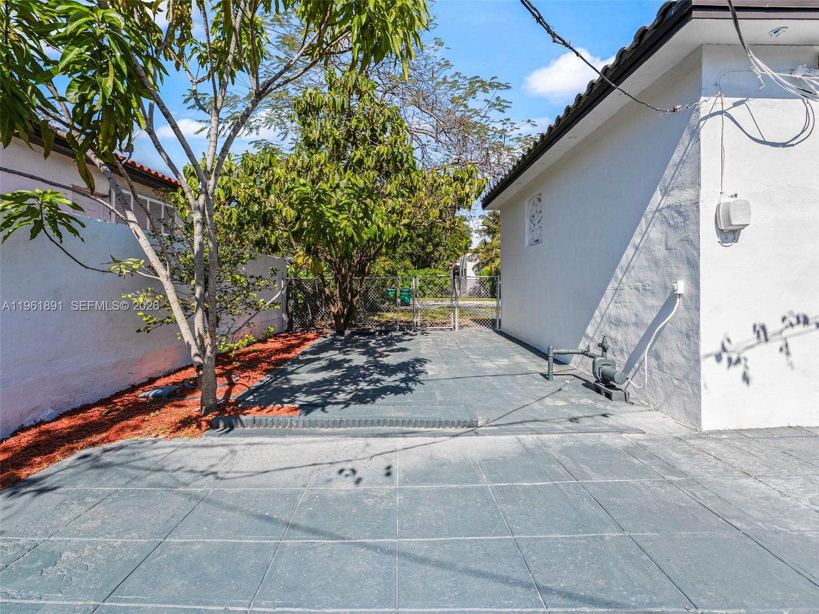 2500 SW 23rd Ter Miami, FL 33145