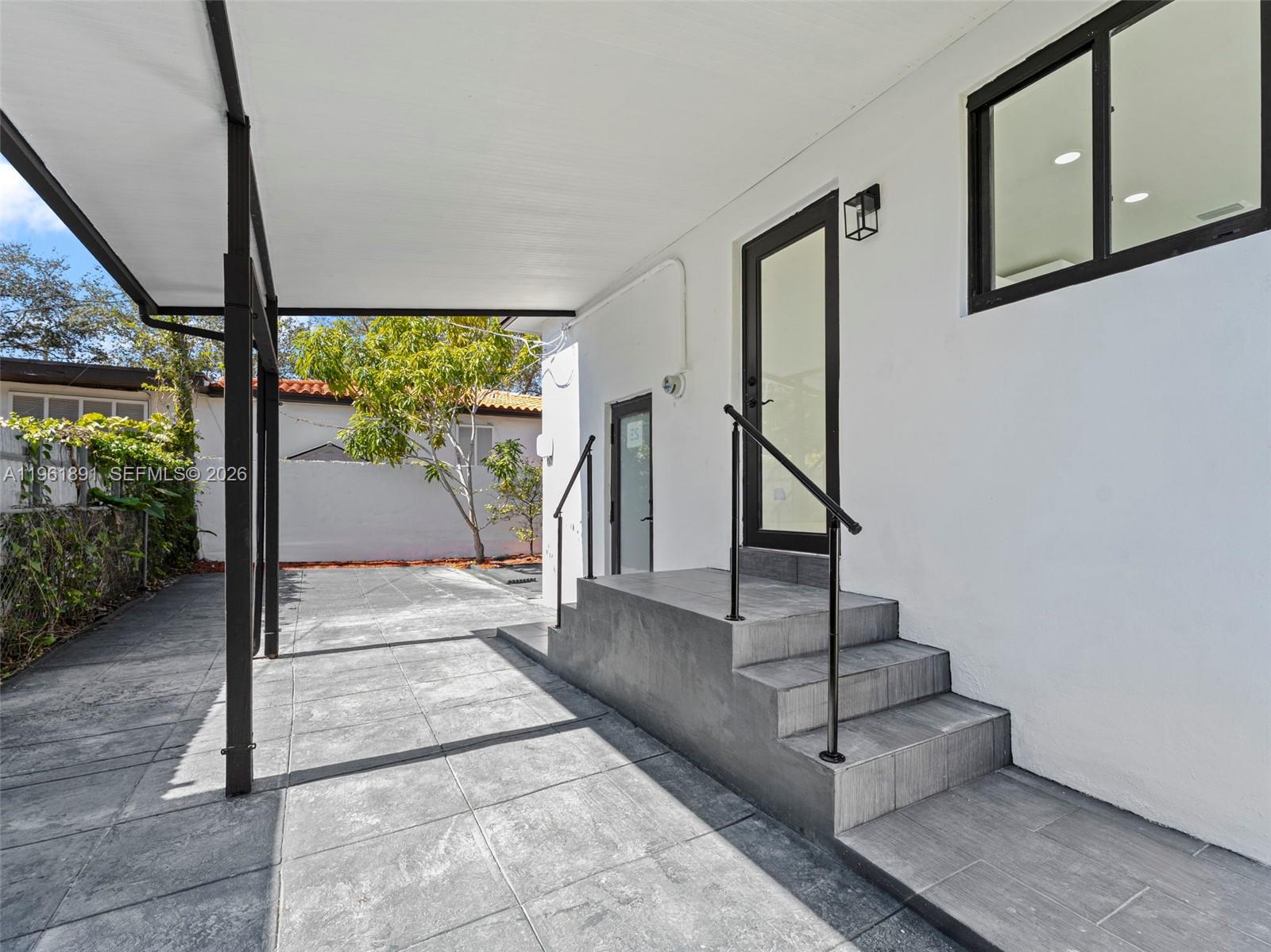 2500 SW 23rd Ter Miami, FL 33145