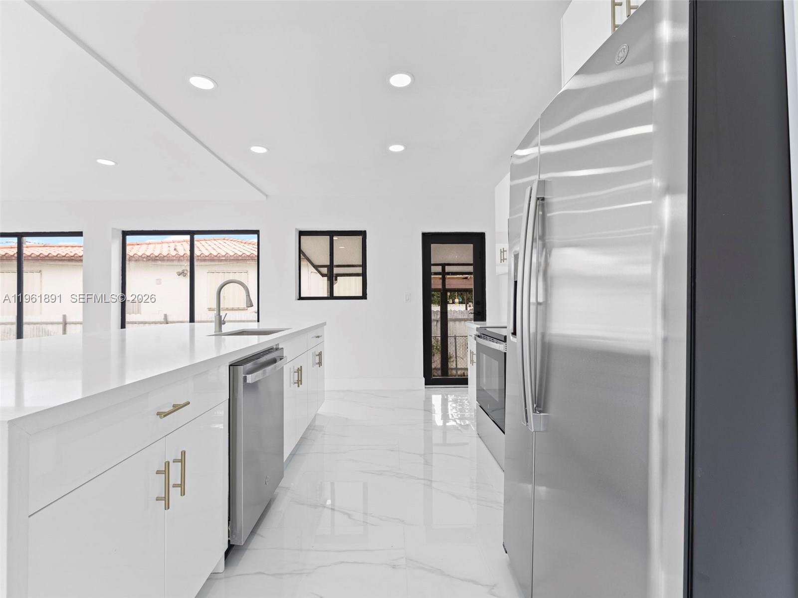 2500 SW 23rd Ter Miami, FL 33145