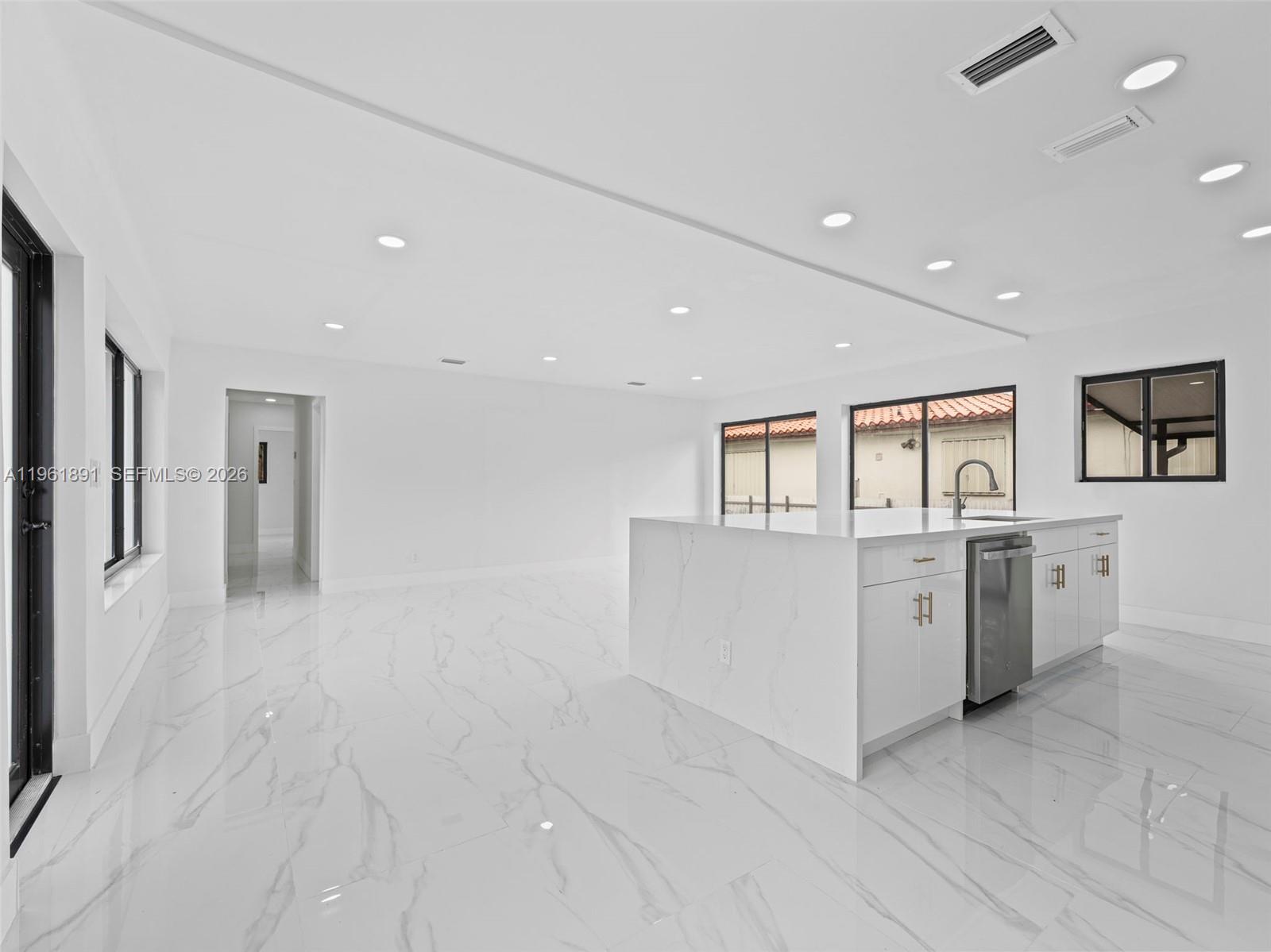 2500 SW 23rd Ter Miami, FL 33145