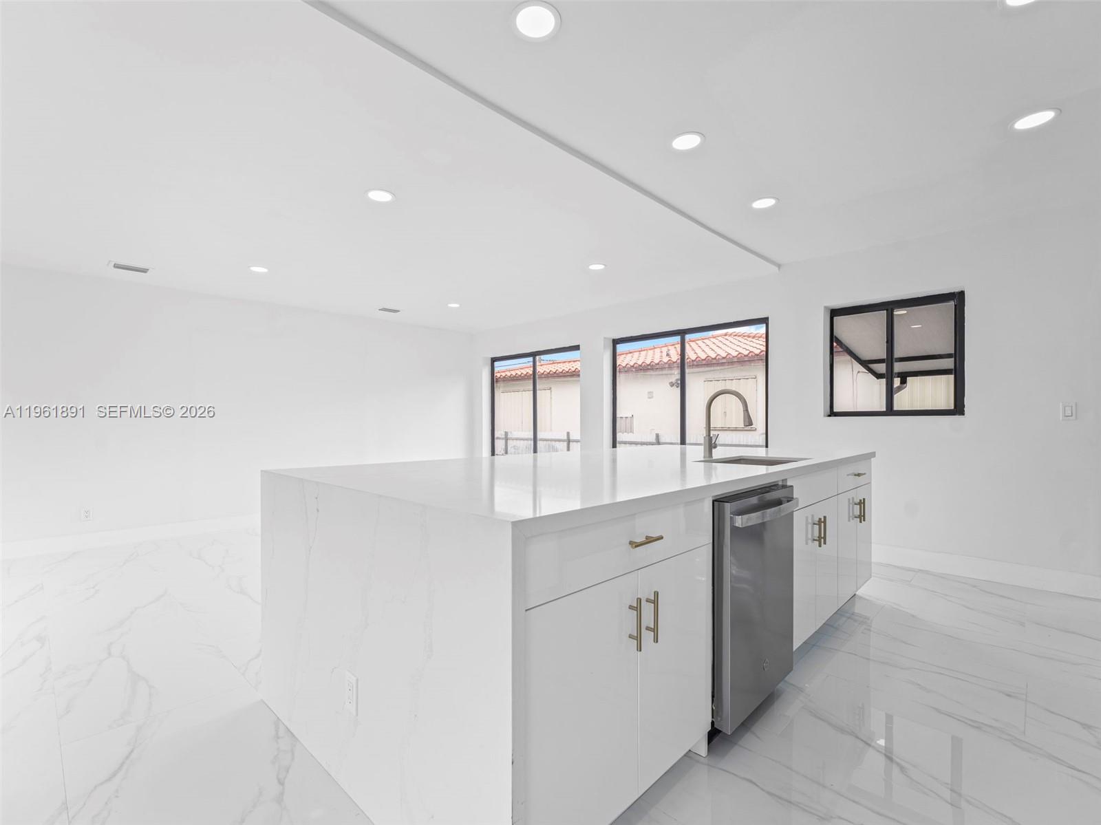 2500 SW 23rd Ter Miami, FL 33145