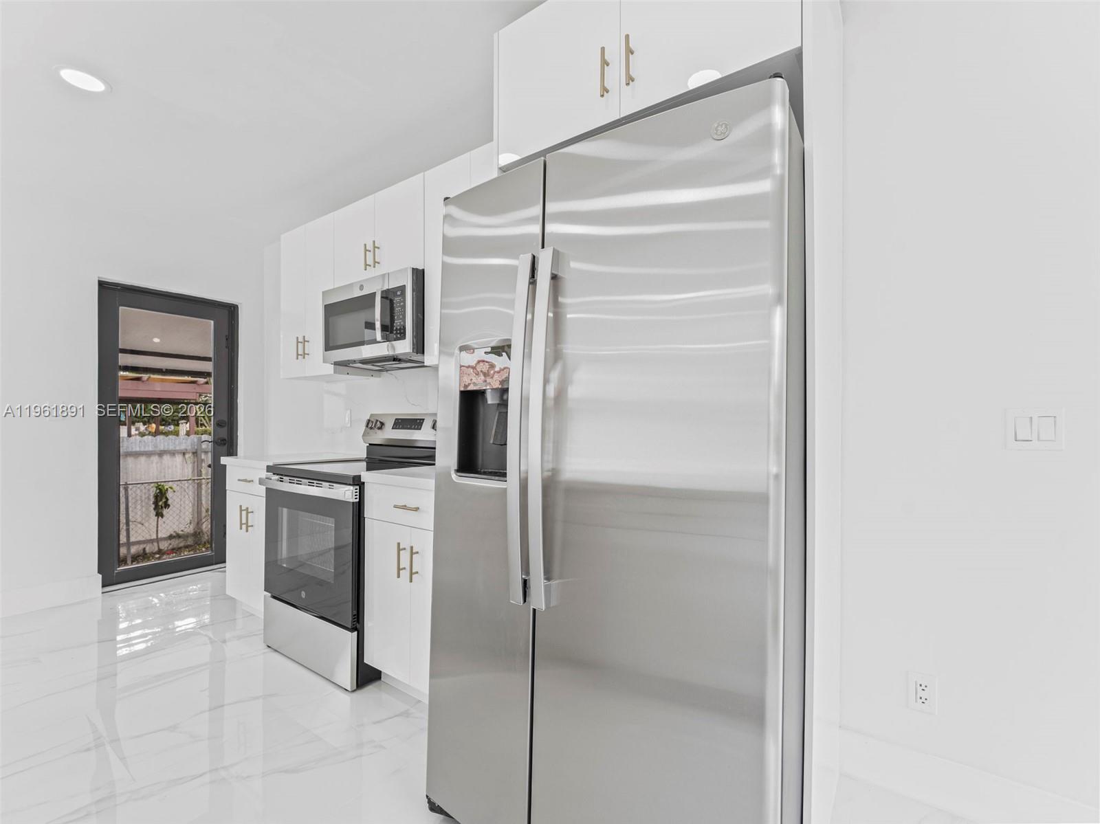 2500 SW 23rd Ter Miami, FL 33145