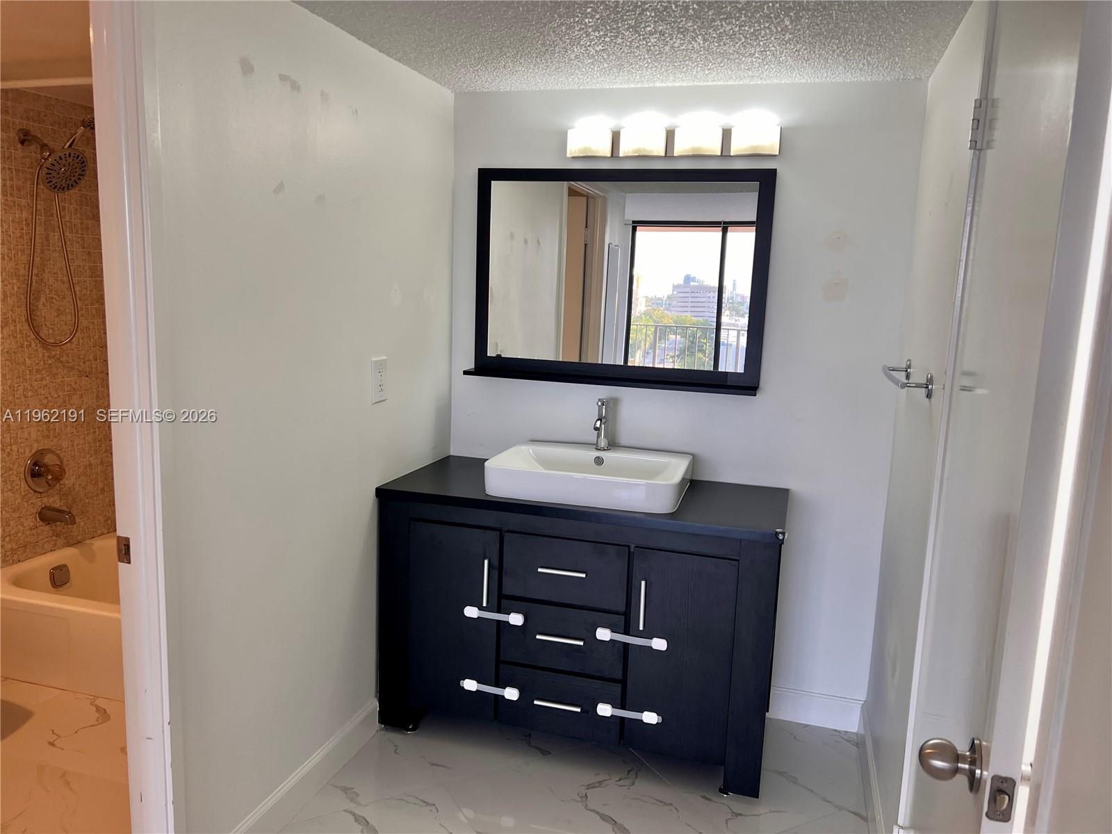 image Winston Towers 60015