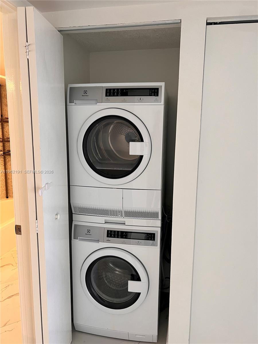 image Winston Towers 60027