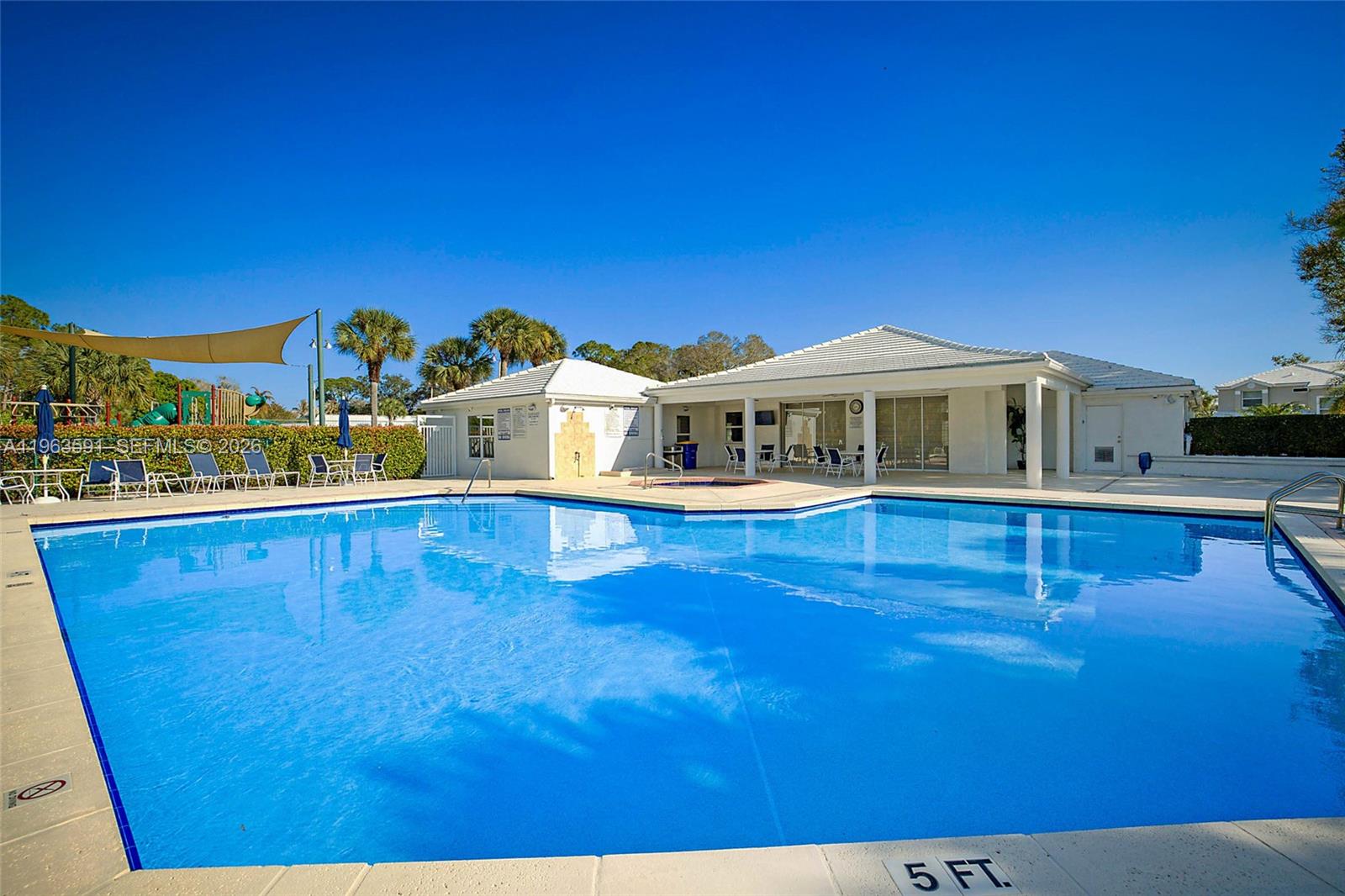 8729 SE Riverfront Ter Jupiter, FL 33469