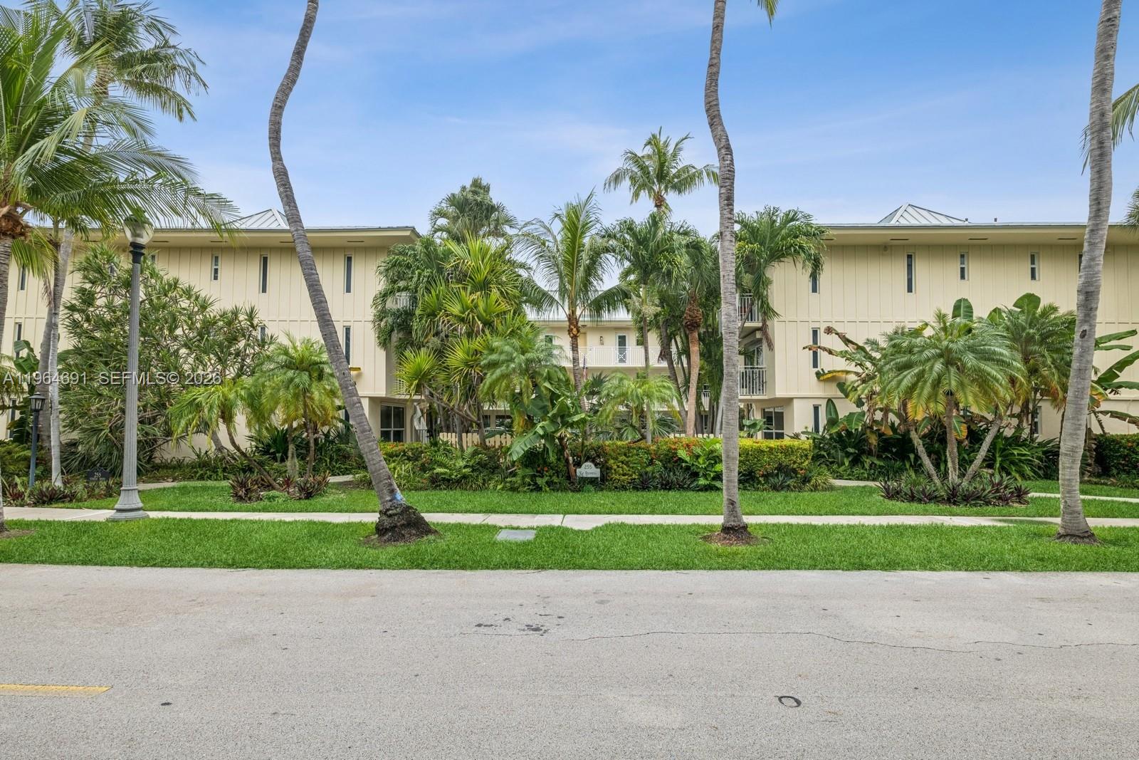 255 Sunrise Dr #107 Key Biscayne, FL 33149