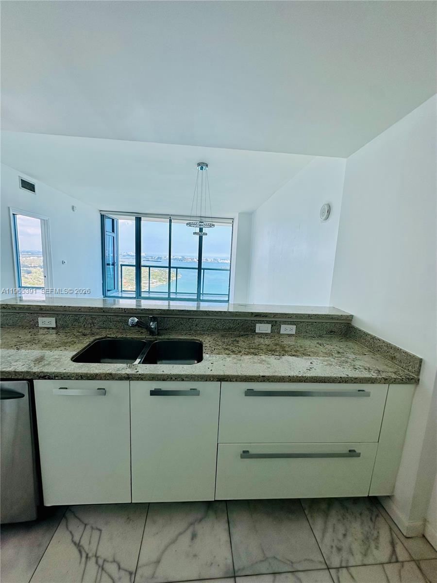 image Blue on the Bay17