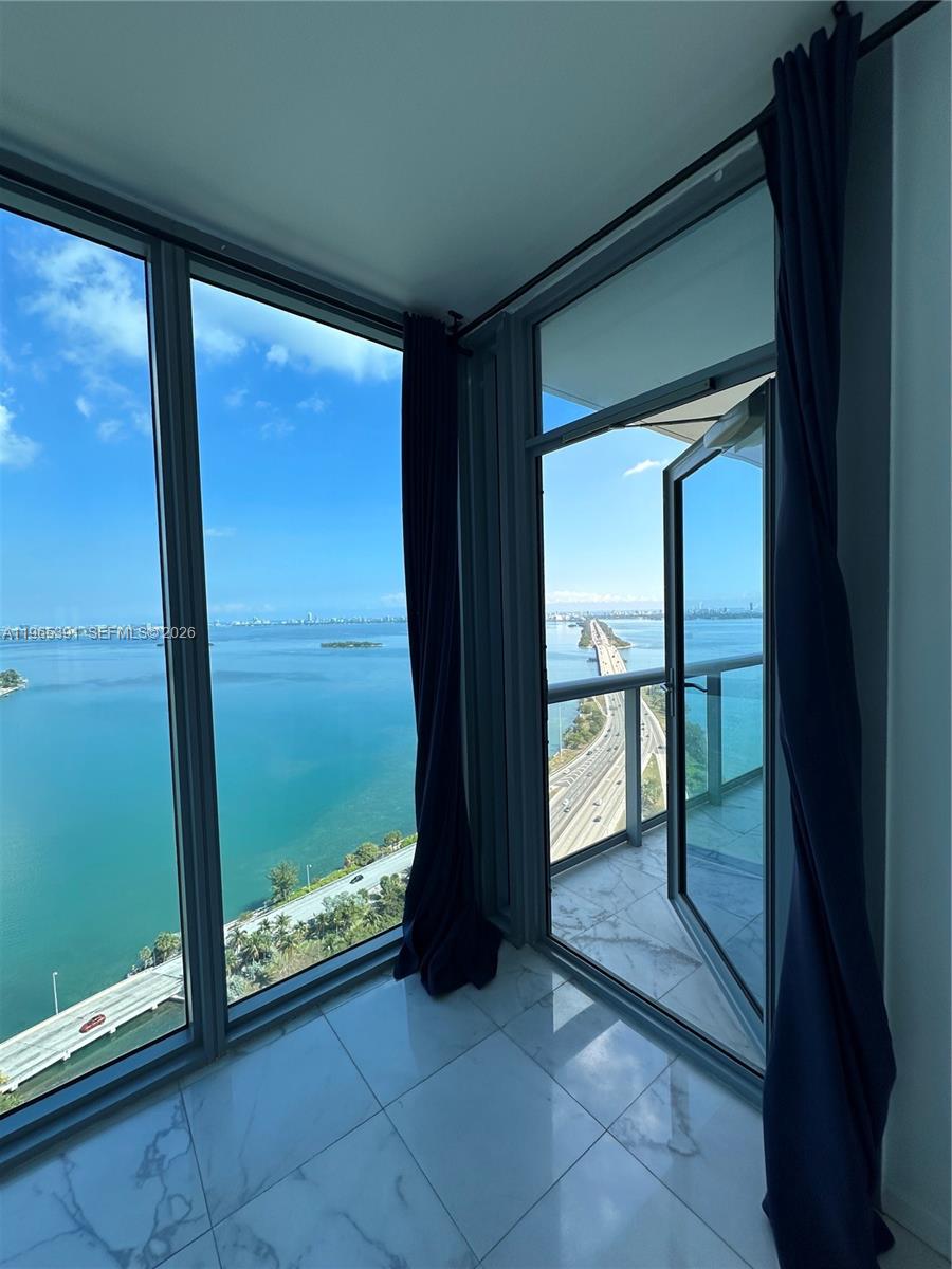 image Blue on the Bay5