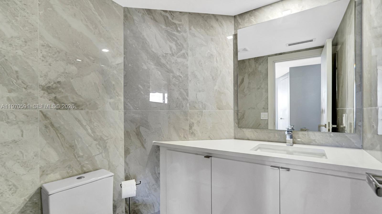 1000 E Island Blvd #1004 Aventura, FL 33160